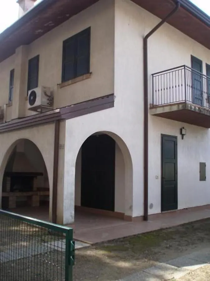 Splendid Two-Bedroom Villa Situated In Bibione 0*,